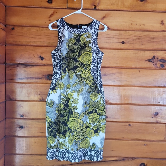 Beautiful print dress - Picture 2 of 6